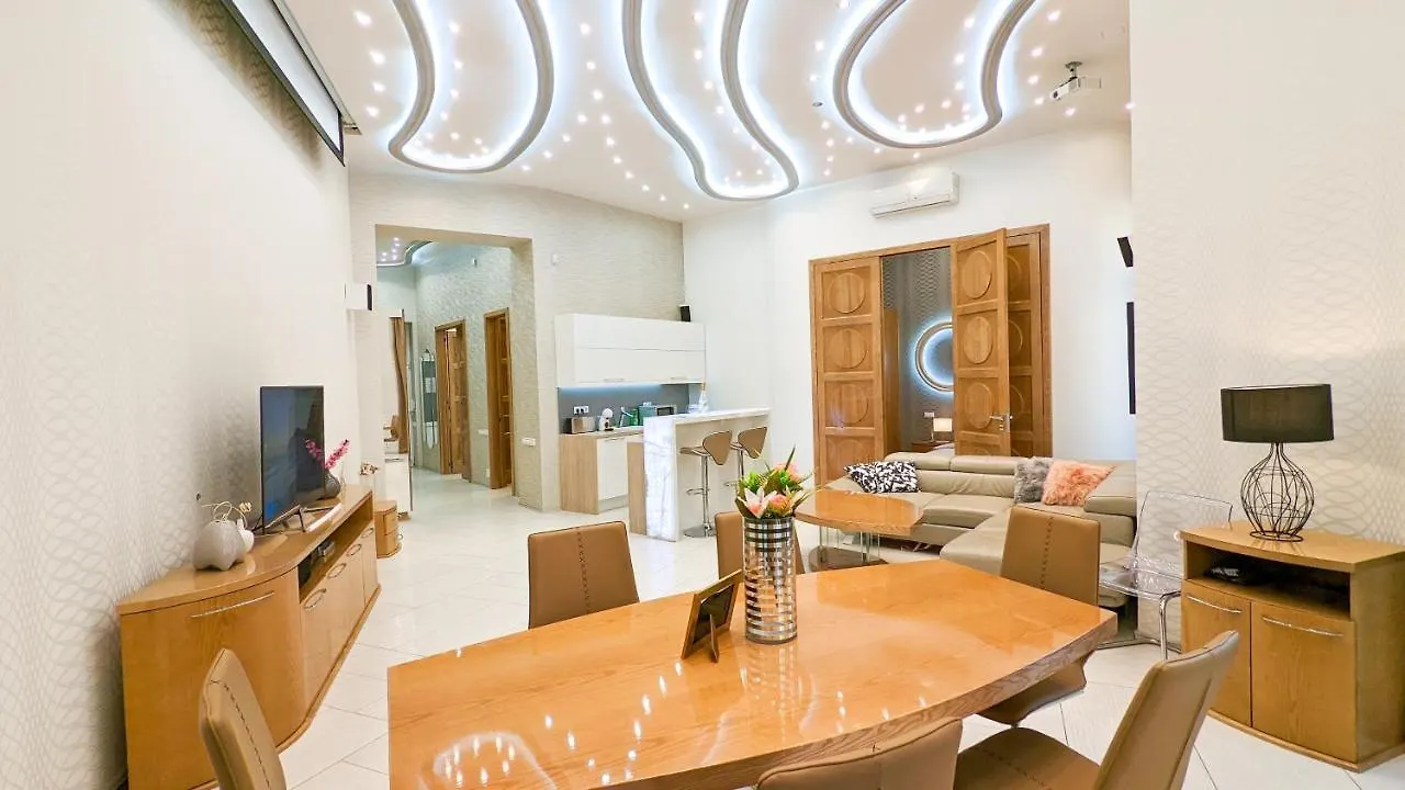Appartamento Prime Downtown Budapest Luxury Condo, Private Spa, Home Cinema, Patio