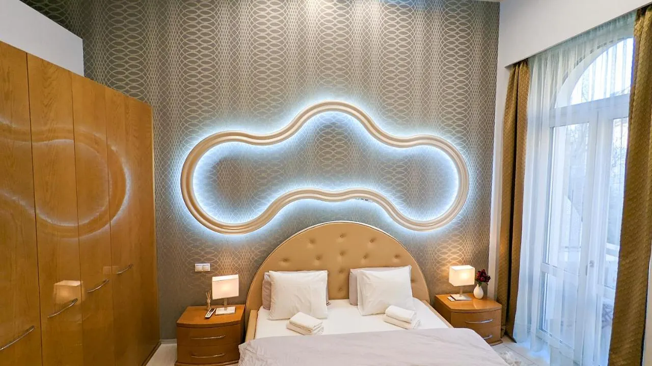 Prime Downtown Budapest Luxury Condo, Private Spa, Home Cinema, Patio 0*,
