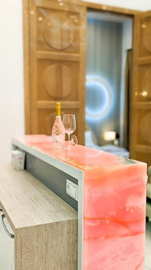 Prime Downtown Budapest Luxury Condo, Private Spa, Home Cinema, Patio Ungheria