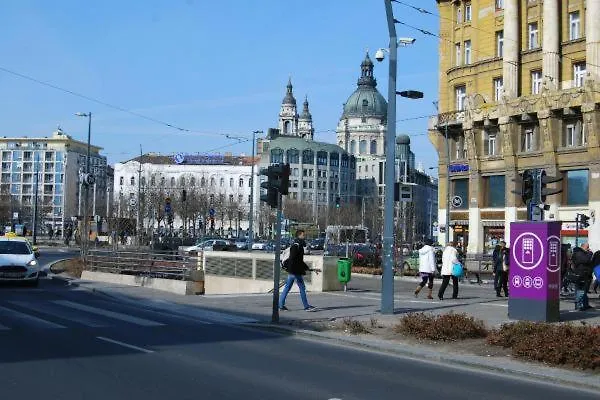 Prime Downtown Budapest Luxury Condo, Private Spa, Home Cinema, Patio 0*,