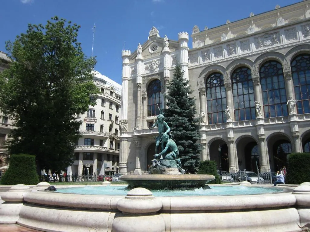 Prime Downtown Budapest Luxury Condo, Private Spa, Home Cinema, Patio