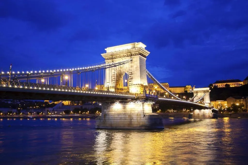 Appartamento Prime Downtown Budapest Luxury Condo, Private Spa, Home Cinema, Patio